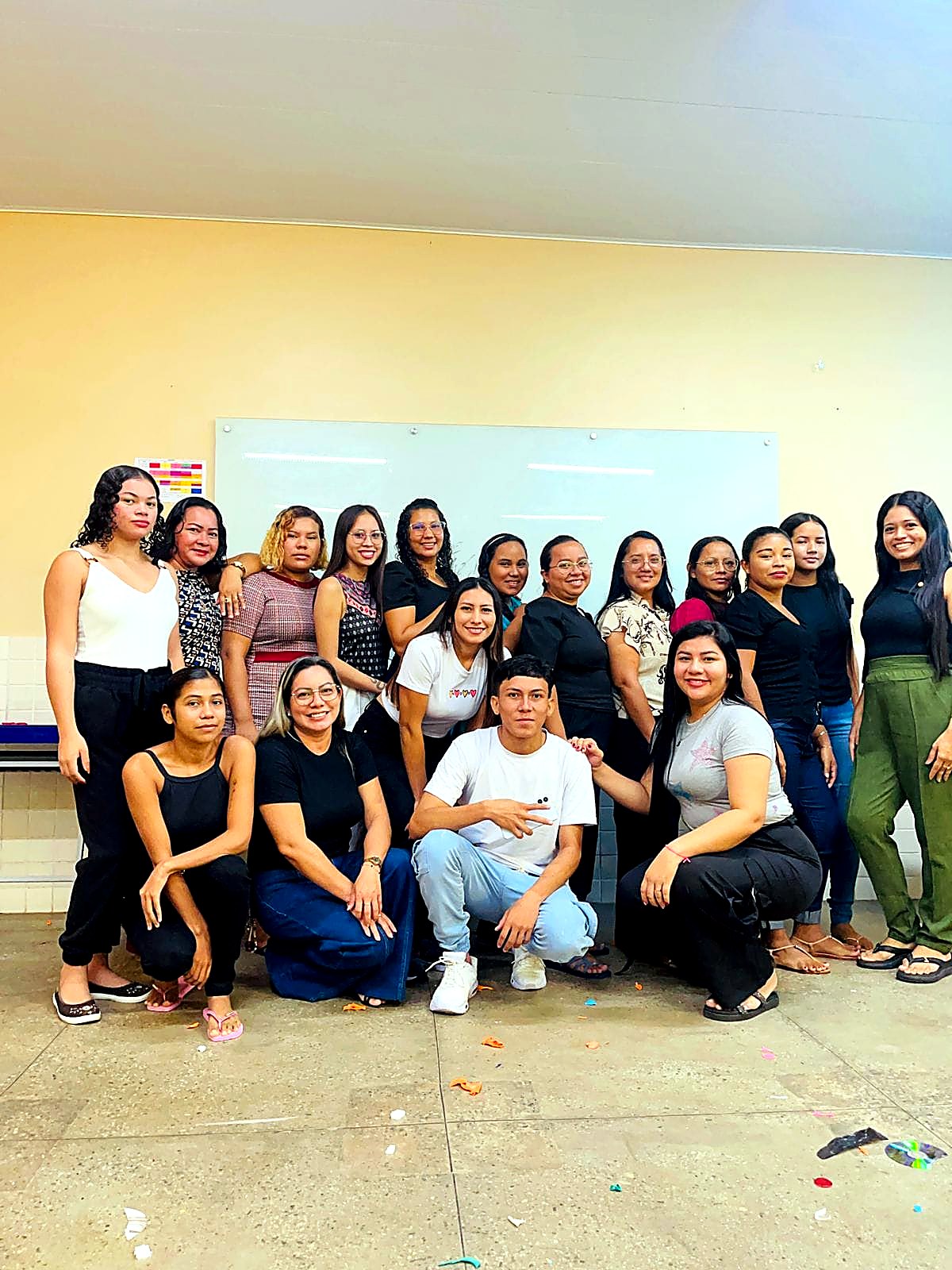 Estudantes acompanhados pela equipe pedagógica.
